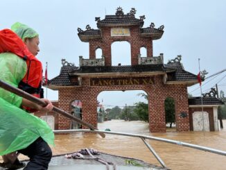 Lũ kinh hoàng ở Quảng Bình: Gần 30.000 ngôi nhà bị ngập, người dân chới với trong đêm