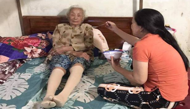 Mẹ chồng đau ốm nhiều năm, tôi hết lòng chăm sóc còn 2 chị chồng thì không đoái hoài. Vậy mà khi bà mất tôi lại không có tên trong di chúc thừa kế. Không ngờ 5 ngày sau… Mẹ chồng đau ốm nhiều năm, tôi hết lòng chăm sóc còn 2 chị chồng thì không đoái hoài. Vậy mà khi bà mất tôi lại không có tên trong di chúc thừa kế. Không ngờ 5 ngày sau…