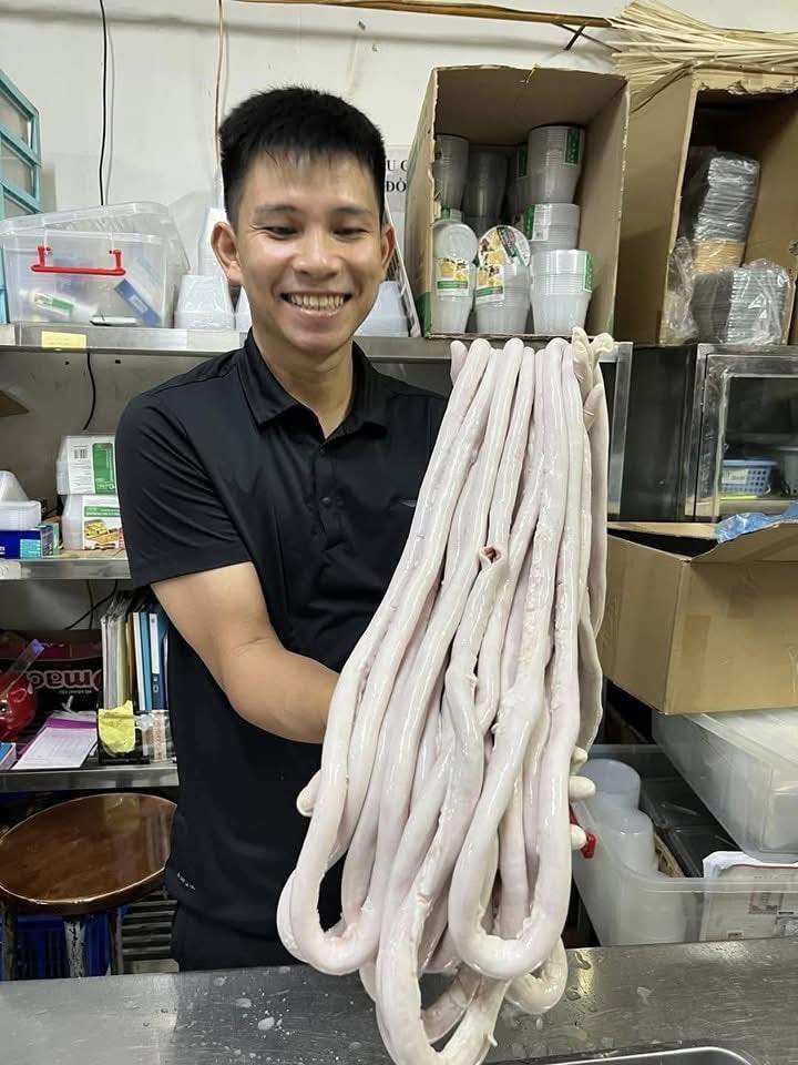 Có thể là hình ảnh về 1 người
