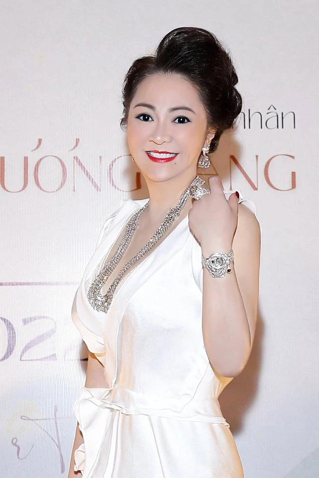 Bà Nguyễn Phương Hằng mắng 1 hoa hậu tan nát, đòi tước vương miện - Hình 6