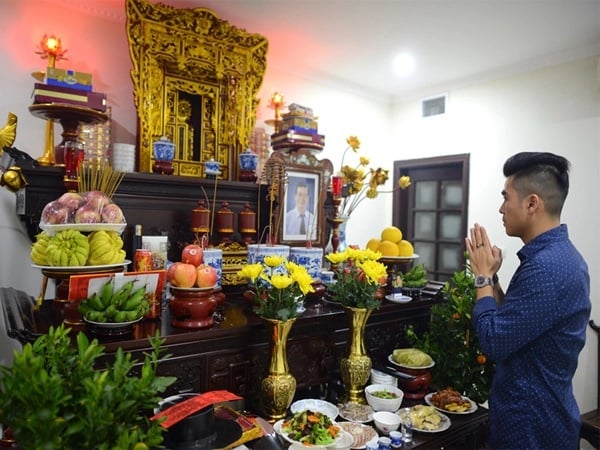 thap-huong-1035 Người xưa dặn: Lúc thắp hương nhất định phải nói 2 chữ Tổ Tiên mới độ, là chữ gì?