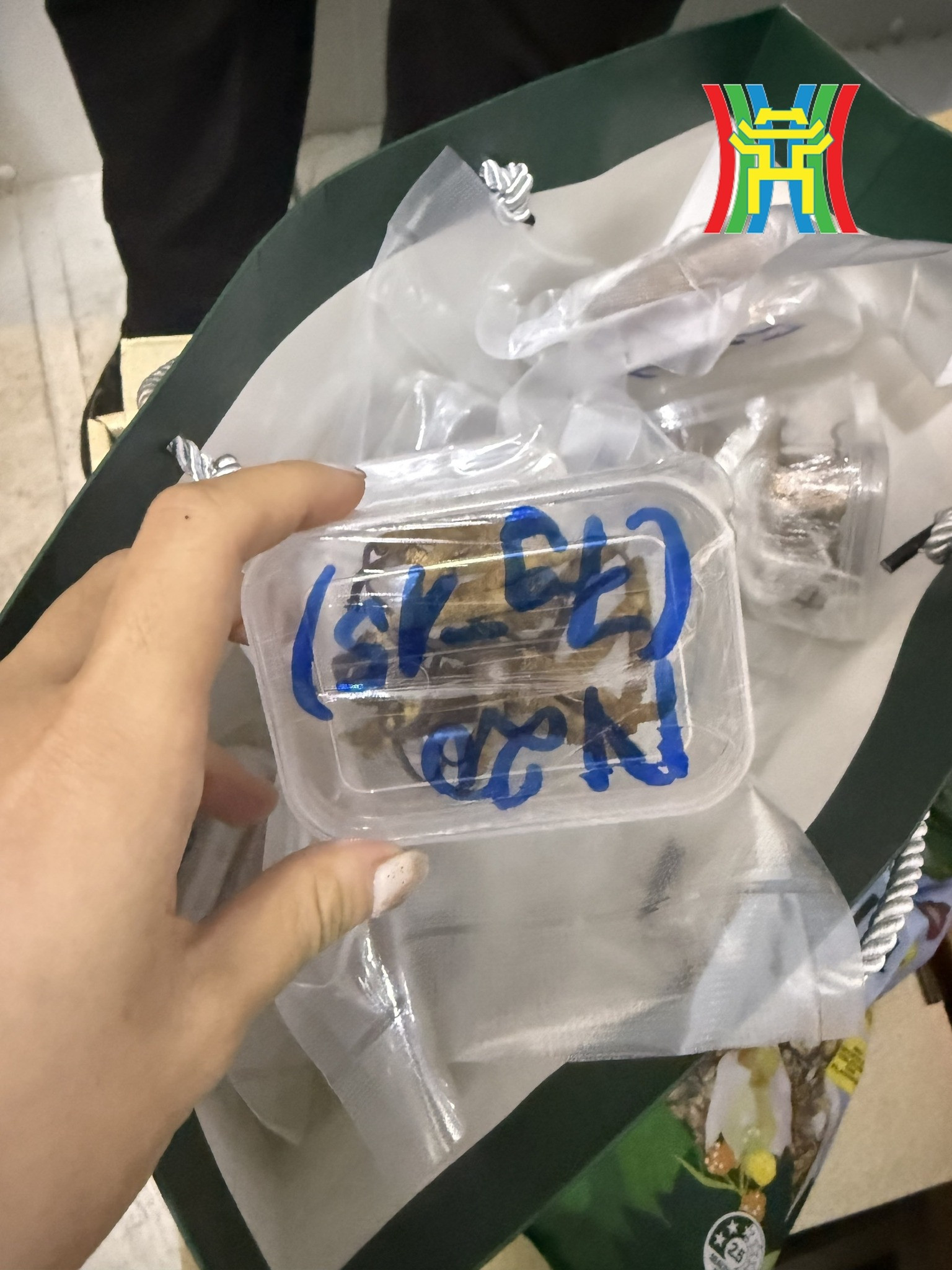 anh-pho-phac-cua-vu-hong-phuc-cun-bong-tai-co-quan-cong-an-lo-tinh-tiet-chan-dong-ve-vu-an-cce0fcadbfea4440a85852c870cf9-1745 Ảnh phờ phạc của Vũ Hồng Phúc Cún Bông tại thời điểm khởi tố thêm tiết lộ nóng từ công an