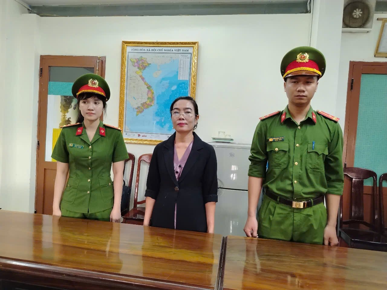 cdn-i-vtcnews-vn-upload-2025-06-09-_ca-phe-gia-14494375 Cơ quan CSĐT Công an tỉnh Phú Yên thi hành các quyết định đối với bà Đặng Thị Hòa Hiệp. Ảnh: CACC