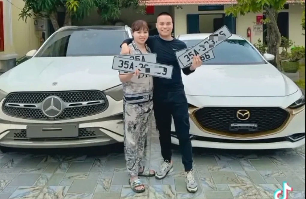 Chủ kênh Gia đình Hải Sen khoe xe sang, ở biệt thự trước khi bị bắt - 1 Chủ kênh Gia đình Hải Sen khoe xe sang, ở biệt thự trước khi bị bắt - 1