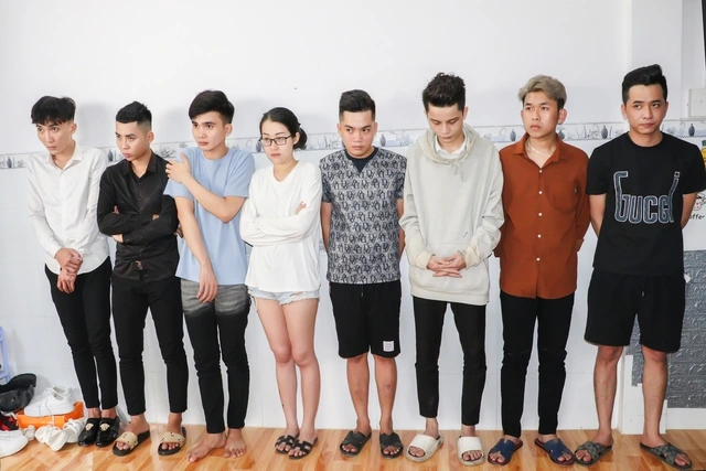nhan-ao-den-bia-phai-16761010385181683594080-20250602072733-bf8nd-1
