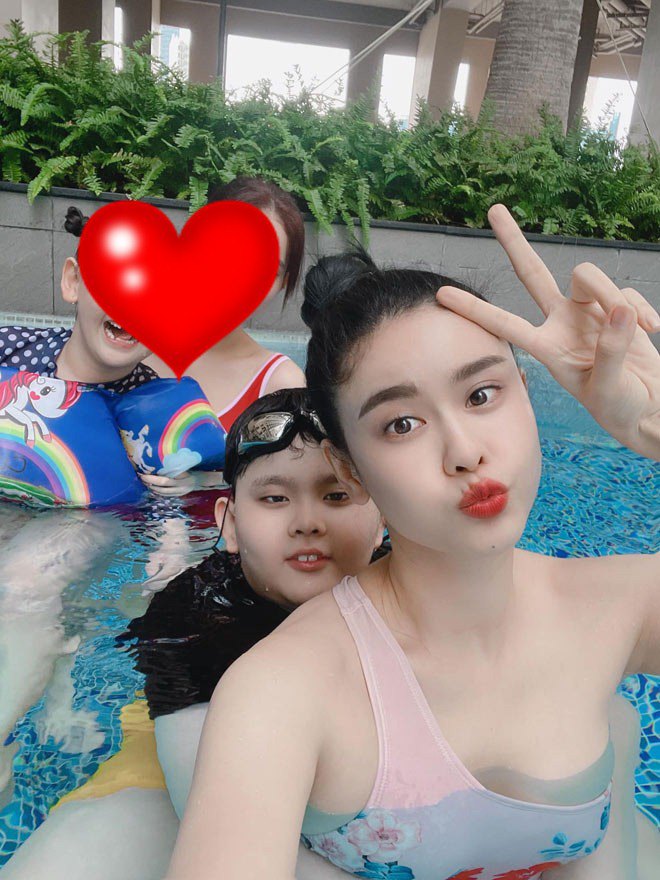 truong-quynh-anh-ngay-cang-tre-dep-nhu-chi-em-voi-con-trai-tho-o-khi-chong-cu-niu-keo-247442373_5218313771517753_7000415401812520149_n-1635238253-860-width660height880-20250604030017-g8ttv