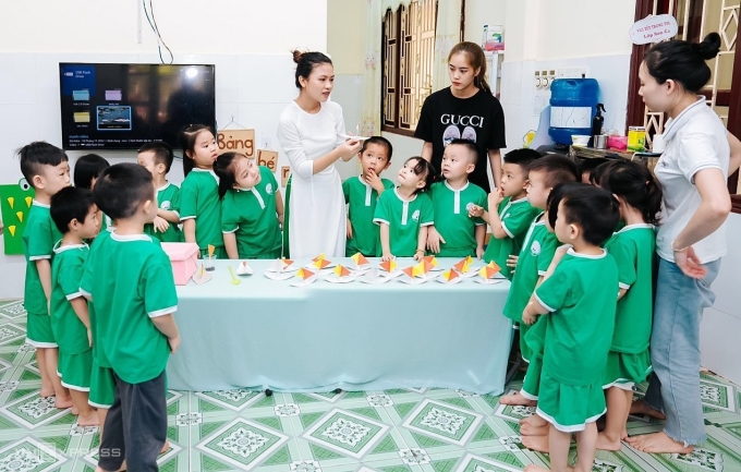 Giáo viên mầm non ở Hải Dương trong một tiết dạy, năm 2023. Ảnh: Lê Tân