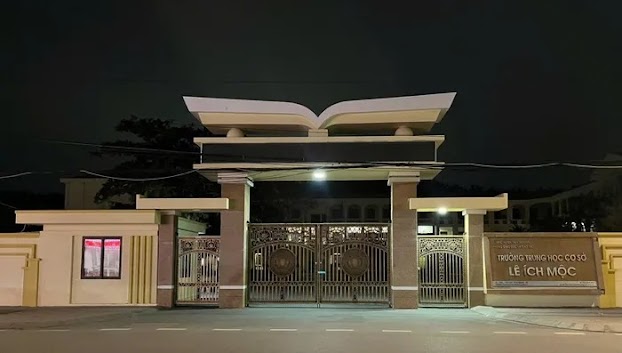 Phát hiện nữ sinh lớp 8 không qua khỏi ở sân trường trong giờ nghỉ trưa Phát hiện nữ sinh lớp 8 không qua khỏi ở sân trường trong giờ nghỉ trưa