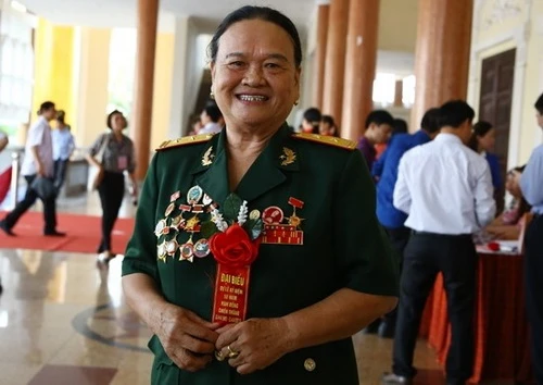 Ngô Thị Tuyển: Nữ anh hùng mới 19 tuổ.i, cao 1m4 lại vác hòm đạn gấp đôi cơ thể - Hình 3