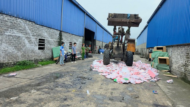 Quảng Ninh tiêu huỷ gần 2.000 gấu bông Baby Three - Ảnh 2.
