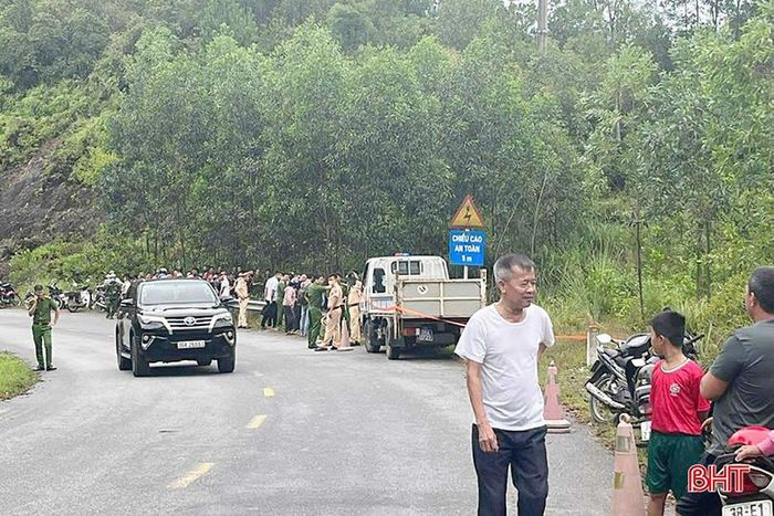 Lực lượng chức năng kịp thời có mặt tại hiện trường.