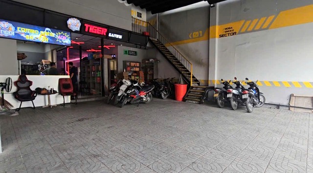 Người đàn ông đánh dã man 2 thiếu niên ở quán net: Hành vi quá côn đồ- Ảnh 1.