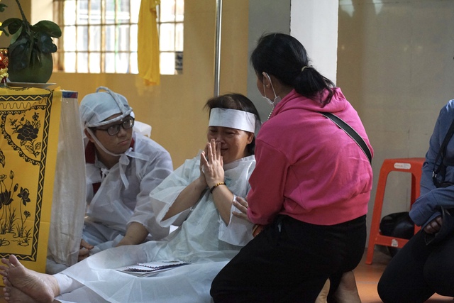 Nhói lòng đám tang không kèn trống của tài xế công nghệ bị sát hại: Người vợ nói về cuộc gọi cuối cùng bất thường- Ảnh 8. Nhói lòng đám tang không kèn trống của tài xế công nghệ bị sát hại: Người vợ nói về cuộc gọi cuối cùng bất thường- Ảnh 8.