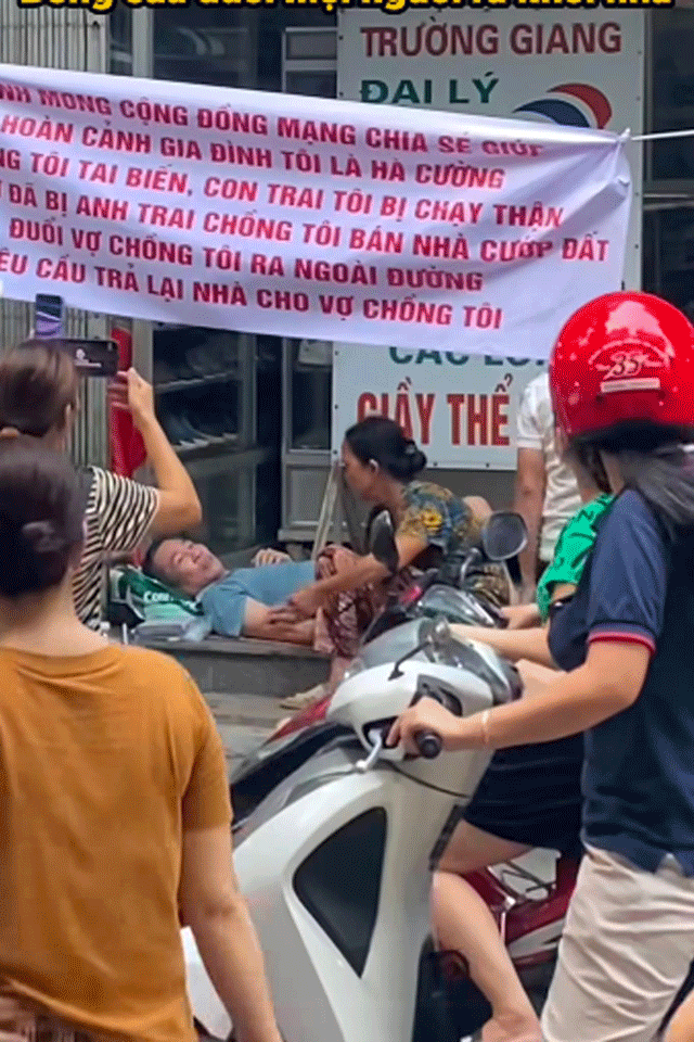 phan-no-vu-nguoi-dan-ong-u60-bi-tai-bien-co-con-trai-chay-than-vua-bi-anh-ruot-ban-nha-va-duoi-ra-duong-5 Phan-no-vu-nguoi-dan-ong-u60-bi-tai-bien-co-con-trai-chay-than-vua-bi-anh-ruot-ban-nha-va-duoi-ra-duong-5