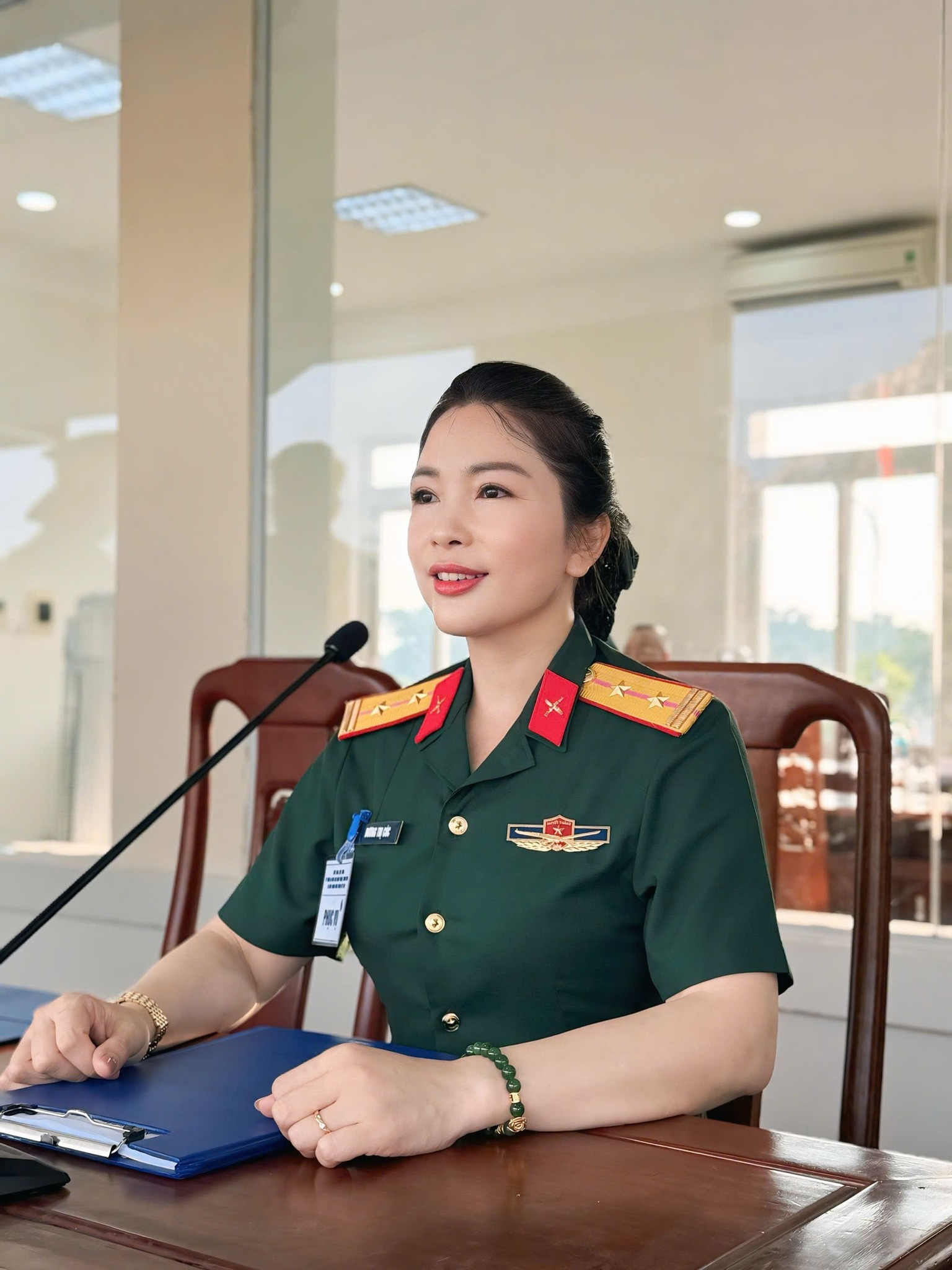 Hai nữ quân nhân có giọng đọc lay động trái tim trong lễ diễu binh, diễu hành mừng 80 năm Quốc khánh 2/9  - Ảnh 1.