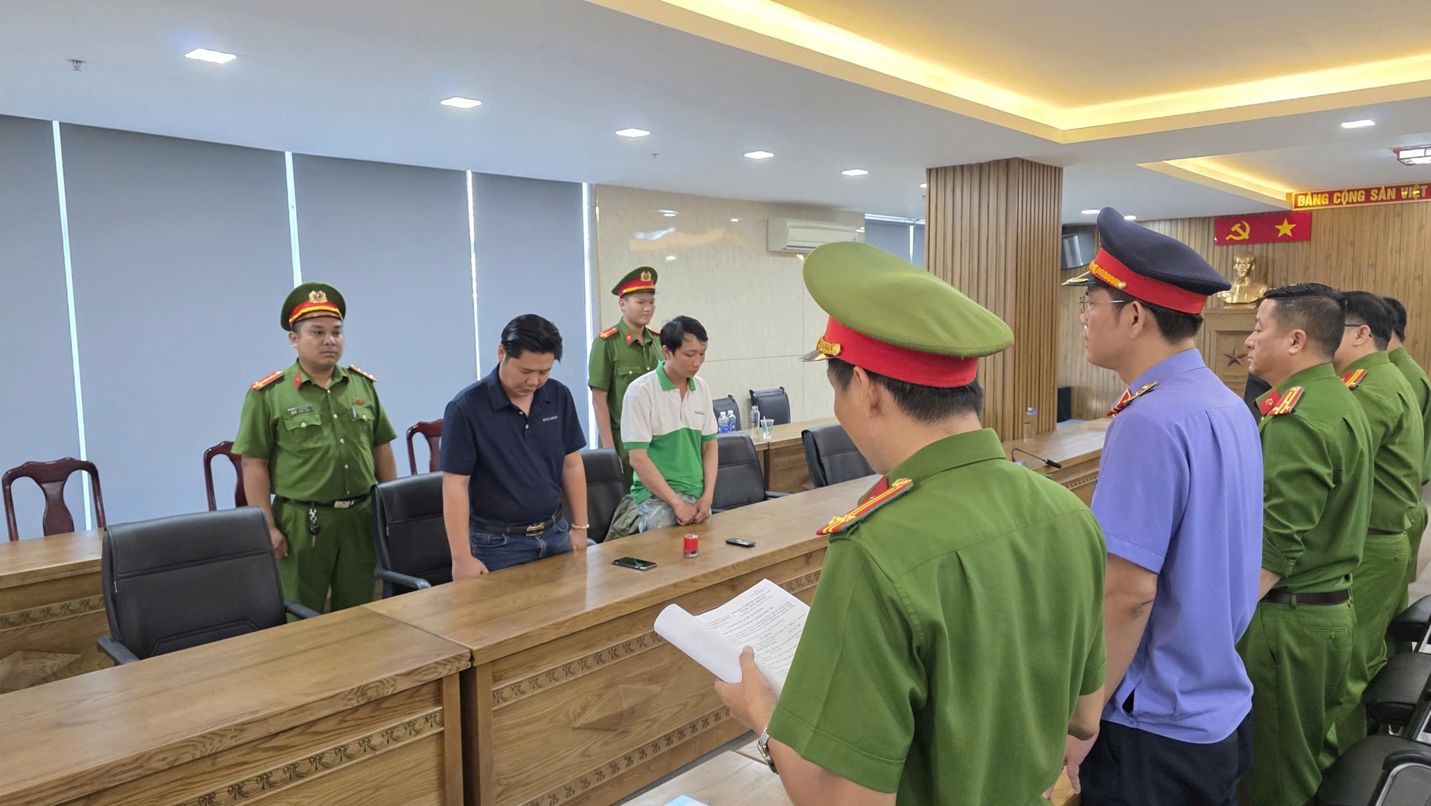 Quy mô gây choáng của tổng kho sản xuất nước yến giả tại Đà Nẵng - Ảnh 10.