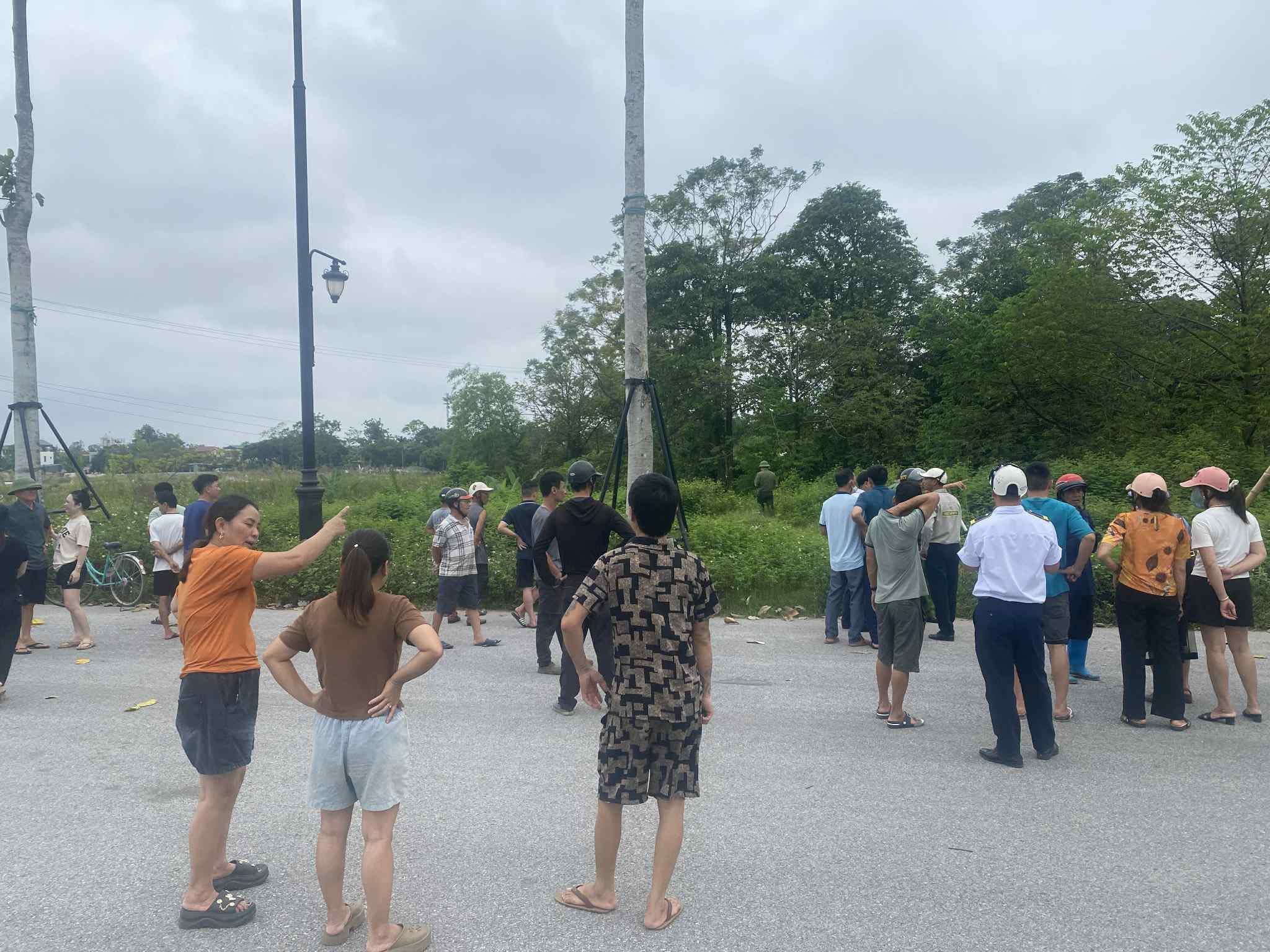 550389820_800897769552629_6275320442694589095_n Có thể là hình ảnh về 17 người và đám đông