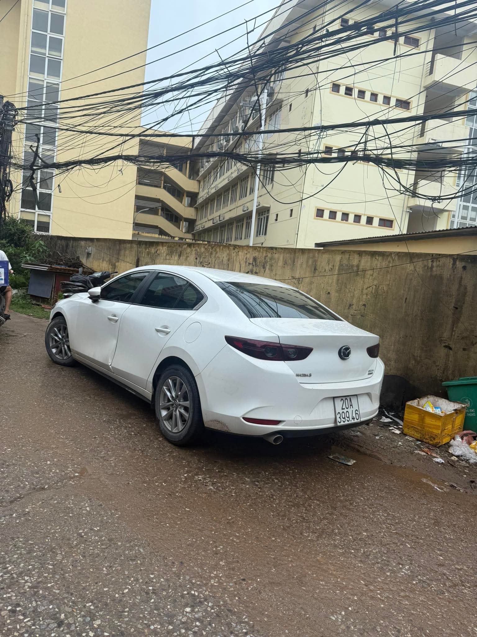 Có thể là hình ảnh về 1 người, ô tô và văn bản cho biết 'MASDAS 20A 399.46 200 300L6'