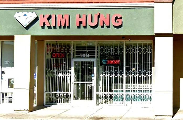 my-01-1757305097089755776123 Tiệm vàng Kim Hưng ở California - Mỹ bị cướp táo tợn- Ảnh 1.