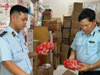 Lượng lớn xúc xích