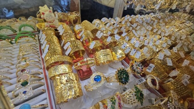 21102025thuy34 Giá vàng hôm nay (trưa 25-10): Lại đảo chiều tăng mạnh