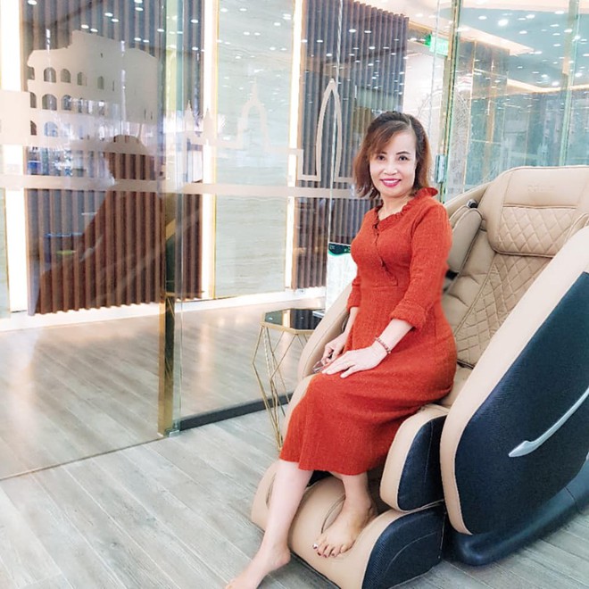 Cô dâu 62 tuổi tiếp tục chi hơn 200 triệu để làm răng sau khi căng da mặt cho xứng đôi với chồng trẻ - Ảnh 3.