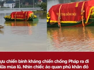 Có thể là hình ảnh về văn bản cho biết 'TVHNEWS VEJ TİNHĐỒNGĐỘI İNH ot Cựu chiến binh kháng chiến chống Pháp ra đi giữa mùa lũ. Nhìn chiếc áo quan phủ khăn đỏ mang dòng chữ "Trọn nghĩa nước non, vẹn tình đồng đội", phải lênh đênh trên chiếc ghe nhỏ giữa mênh mông biển nước mà xót xa vô cùng. Tuyền Vän Hóa τω NEWS'