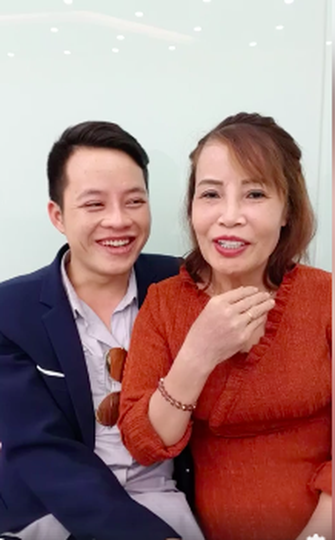 Cô dâu 62 tuổi tiếp tục chi hơn 200 triệu để làm răng sau khi căng da mặt cho xứng đôi với chồng trẻ - Ảnh 2.