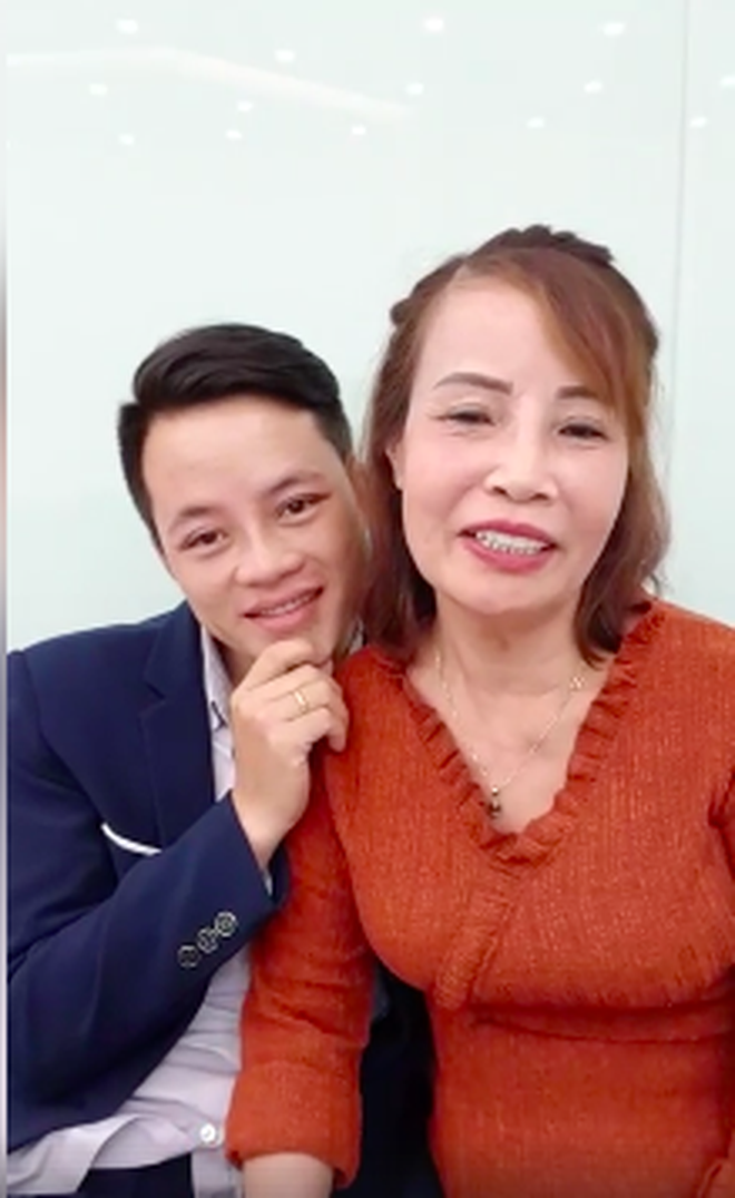 Cô dâu 62 tuổi tiếp tục chi hơn 200 triệu để làm răng sau khi căng da mặt cho xứng đôi với chồng trẻ - Ảnh 2.
