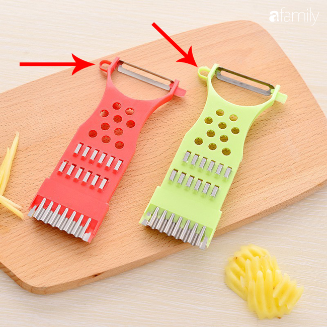 Suốt bao nhiêu năm, giờ tôi mới biết công dụng của chiếc lỗ nhỏ ở cạnh của dao nạo rau củ! - Ảnh 1. Suốt bao nhiêu năm, giờ tôi mới biết công dụng của chiếc lỗ nhỏ ở cạnh của dao nạo rau củ! - Ảnh 1.