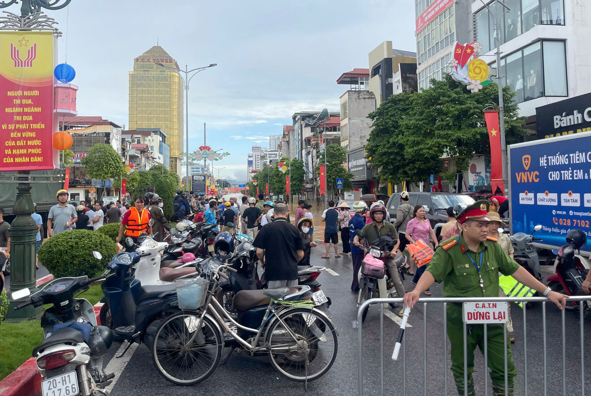 Cả nước bật “chế độ cứu trợ khẩn cấp” hướng về Thái Nguyên- Ảnh 1. Cả nước bật “chế độ cứu trợ khẩn cấp” hướng về Thái Nguyên- Ảnh 1.