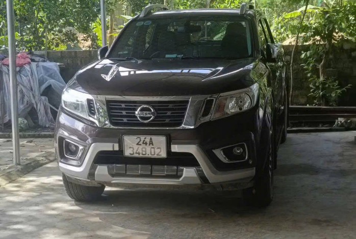 nam-3-17593652609541746590307 Xe bán tải do quản đốc thủy điện điều khiển chở 2 người bị mất tích bí ẩn - Ảnh 1.