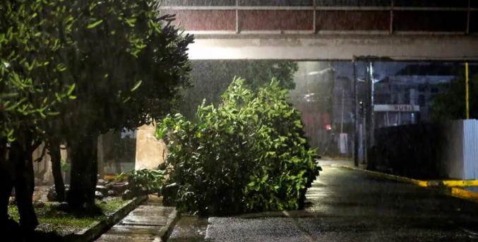 Siêu bão mạnh nhất thế giới 2025 vừa đổ bộ đã gây thương vong, dự báo những kịch bản chưa từng có tiền lệ- Ảnh 2. Siêu bão mạnh nhất thế giới 2025 vừa đổ bộ đã gây thương vong, dự báo những kịch bản chưa từng có tiền lệ- Ảnh 2.