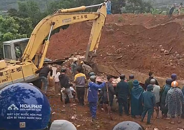 screenshot_209-1761382665494-1 Tường nhà hàng xóm đổ sập vùi lấp nhà, 5 người trong gia đình thương vong -0