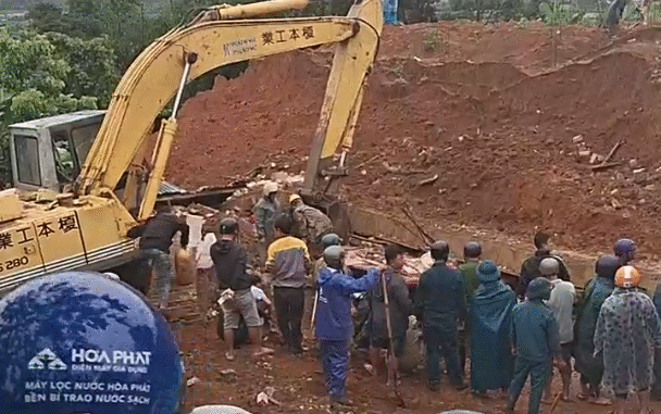 screenshot_209-1761382665494 Tường nhà hàng xóm đổ sập vùi lấp nhà, 5 người trong gia đình thương vong -0